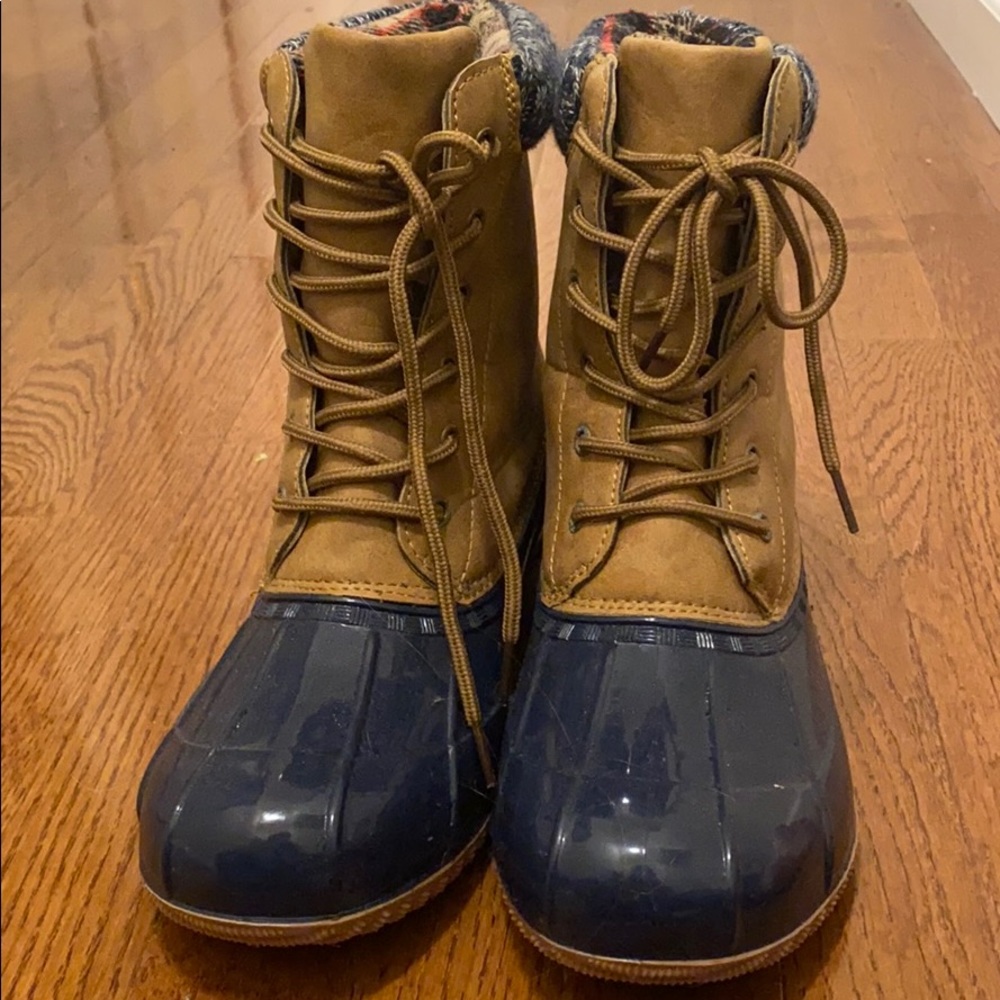 Snow boots